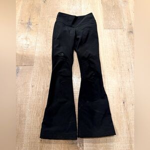 North Face. Women’s Sz. 4 winter pants/snowpants.